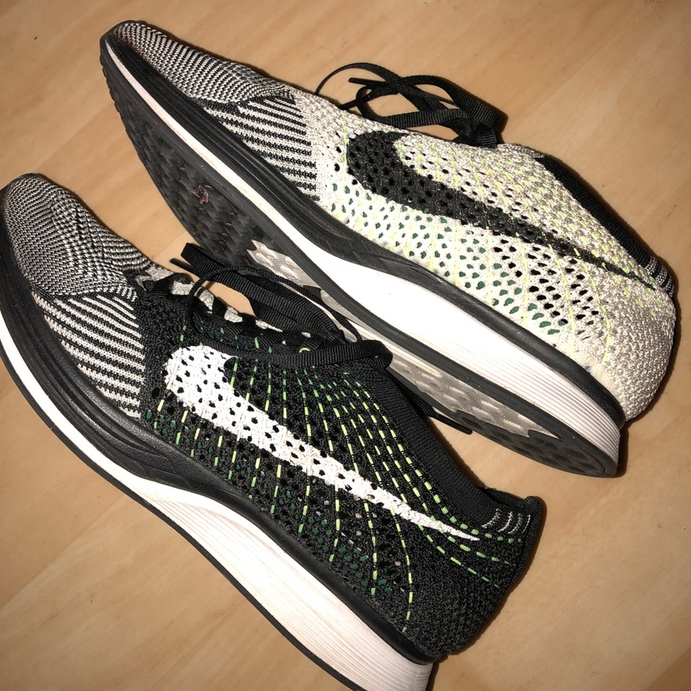 Nike flyknit Racers Black/white